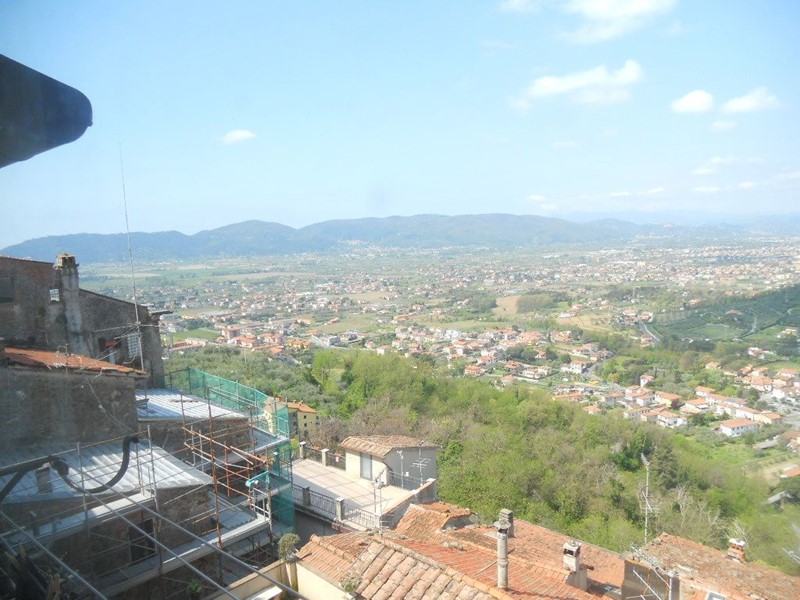 Quadrilocale in Vendita a Luni, zona Nicola, 115'000&euro;, 95 m²