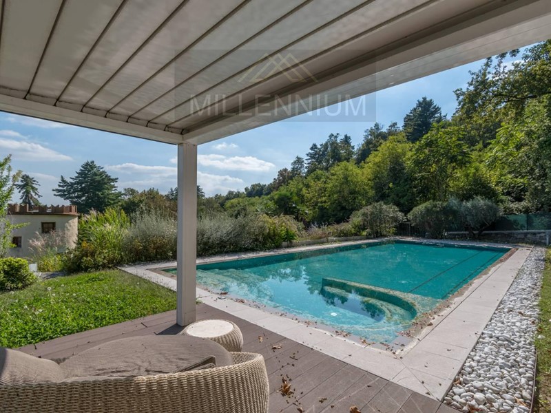 Villa in Affitto a Arona, 9'500&euro;, 350 m²