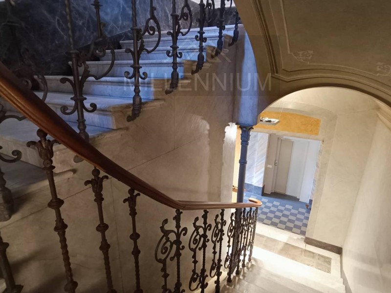 Appartamento in Affitto a Arona, 5'000&euro;, 150 m², con Box