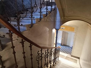 Appartamento in Affitto a Arona, 5'000&euro;, 150 m², con Box