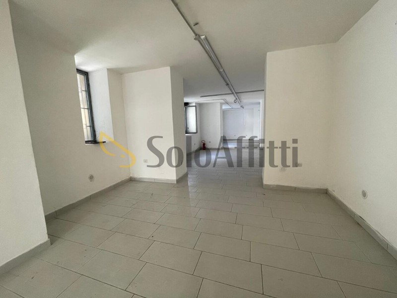 Capannone in Affitto a Caserta, 900&euro;, 110 m²
