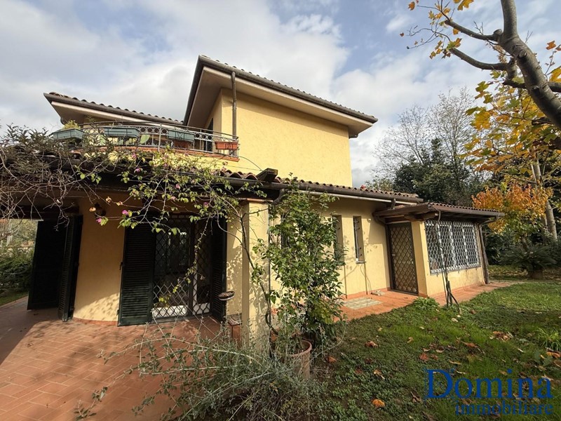 Casa Indipendente in Vendita a Massa, zona Romagnano, 690'000&euro;, 150 m²