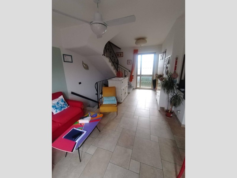 Villetta a schiera in Vendita a Massa, zona Marina di Massa, 270'000&euro;, 140 m², arredato
