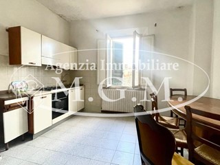 Appartamento in Vendita a Pontedera, 90'000&euro;, 80 m², arredato