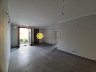 Trilocale in Vendita a Figline e Incisa Valdarno, zona Incisa, 185'000&euro;, 73 m², con Box