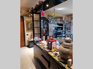 Quadrilocale in Vendita a Desio, 125'000&euro;, 126 m²