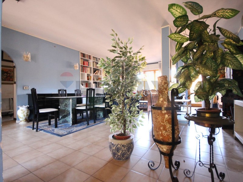 Attico in Vendita a Roma, 320'000&euro;, 150 m²