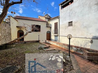 Casa Semi Indipendente in Vendita a Benevento, 162'000&euro;, 270 m²