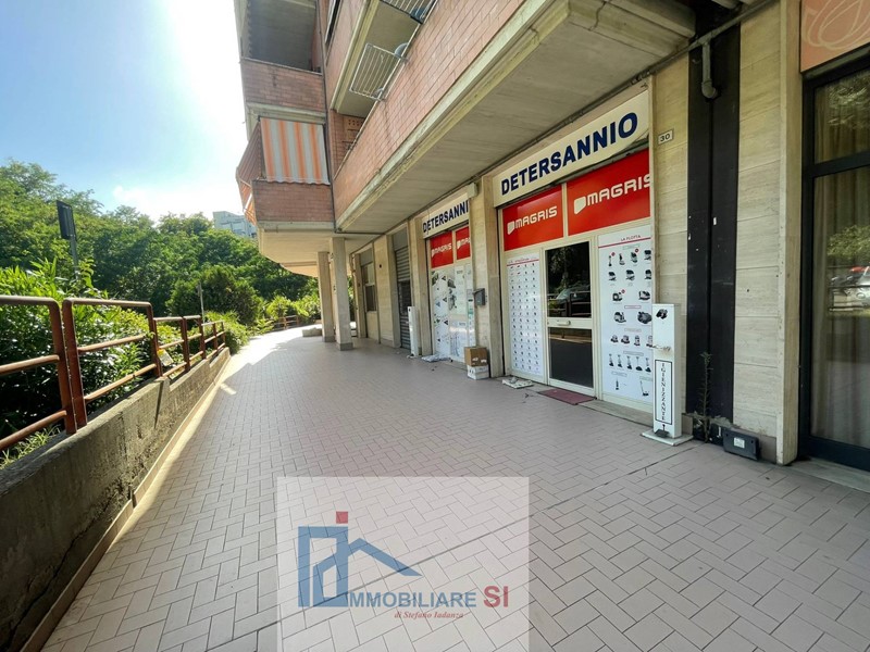 Negozio in Vendita a Benevento, 39'000&euro;, 30 m²