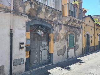 Bilocale in Vendita a Catania, 50'000&euro;, 50 m², con Box