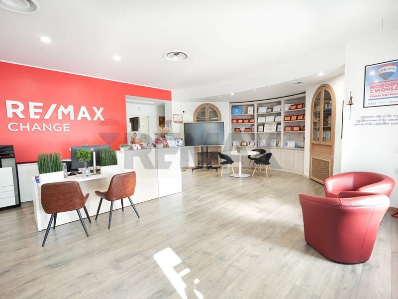 Ufficio in Affitto a Brugherio, 500&euro;, 200 m²