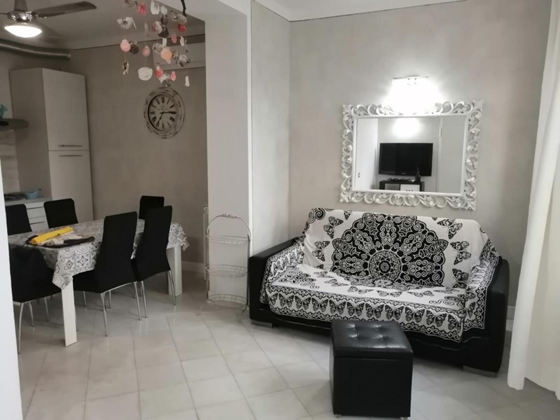 Trilocale in Affitto a Camaiore, zona Lido di Camaiore, 2'400&euro;, 70 m², arredato, con Box