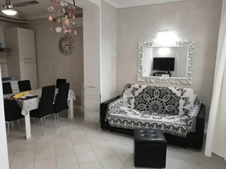 Trilocale in Affitto a Camaiore, zona Lido di Camaiore, 2'400&euro;, 70 m², arredato, con Box