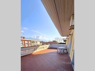 Attico in Vendita a Carrara, zona Marina di Carrara, 330'000&euro;, 120 m²