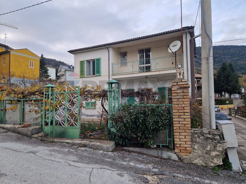 Casa Indipendente in Vendita a Palena, 90'000&euro;, 172 m²