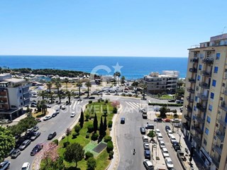 Appartamento in Vendita a Catania, 500'000&euro;, 141 m²