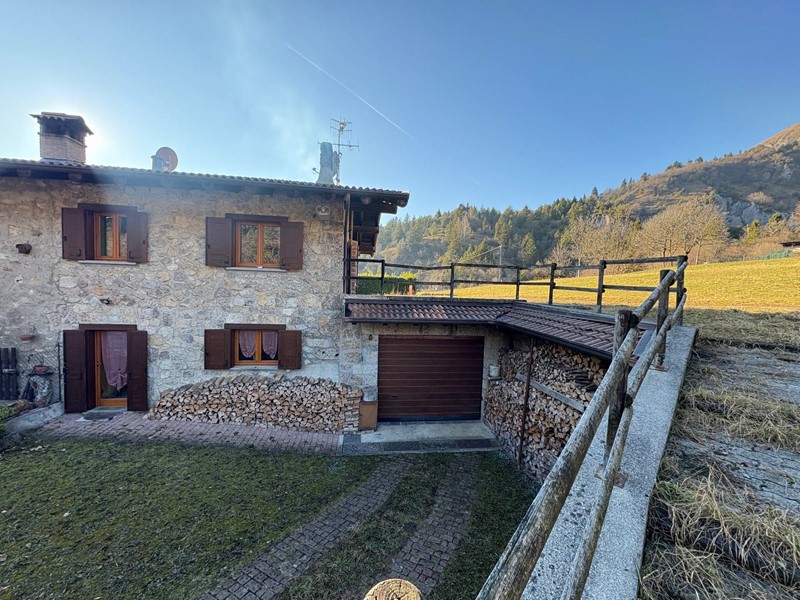 Casa Semi Indipendente in Vendita a Castione della Presolana, 250'000&euro;, 137 m²