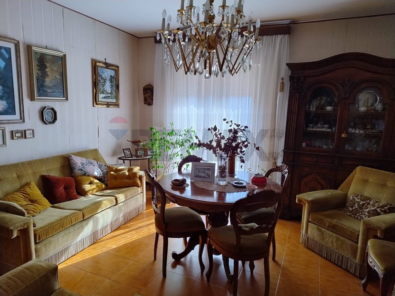 Appartamento in Vendita a Catania, 128'000&euro;, 133 m²