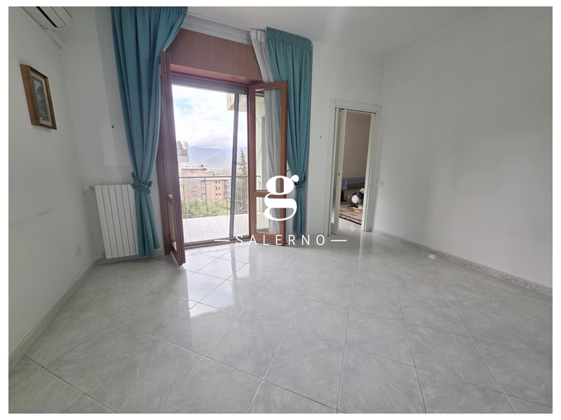 Appartamento in Vendita a Salerno, 325'000&euro;, 189 m², arredato