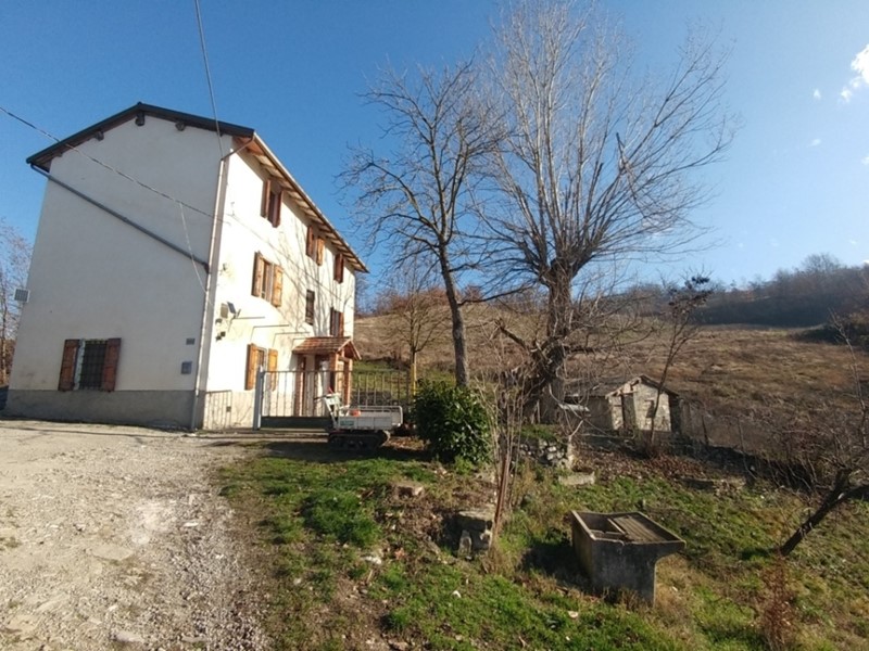 Casa Indipendente in Vendita a Zocca, 140'000&euro;, 250 m², con Box