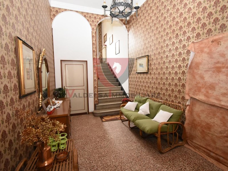 Appartamento in Vendita a Colle di Val D'Elsa, 200'000&euro;, 226 m², arredato, con Box