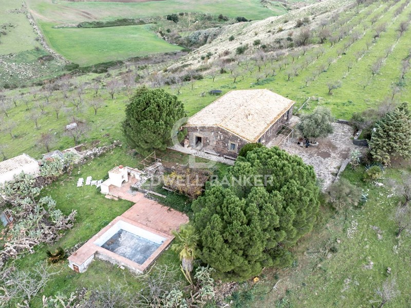 Rustico in Vendita a Francofonte, 690'000&euro;, 260 m²