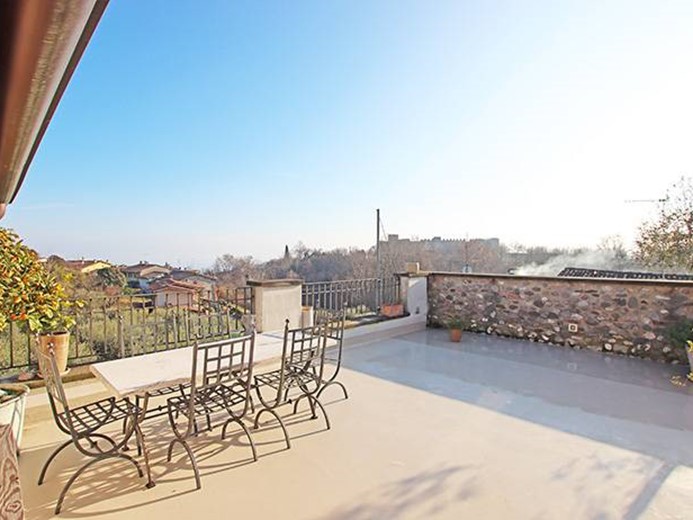 Attico in Vendita a Padenghe sul Garda, 550'000&euro;, 148 m²