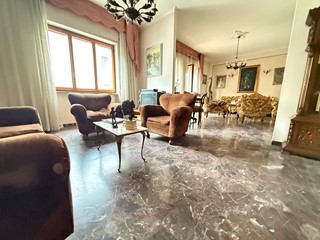Appartamento in Vendita a Caserta, 189'000&euro;, 160 m²