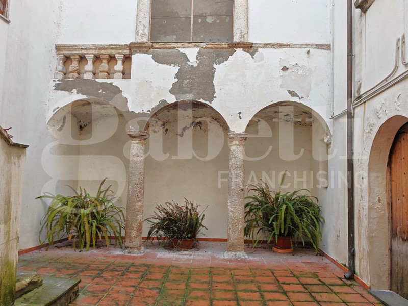 Appartamento in Vendita a Venafro, 25'000&euro;, 80 m²