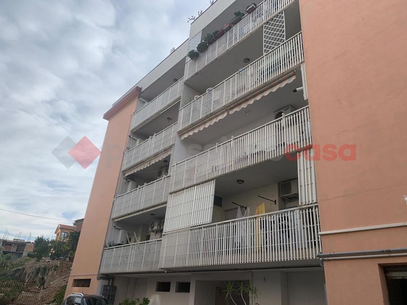 Appartamento in Vendita a Reggio Calabria, 95'000&euro;, 115 m²