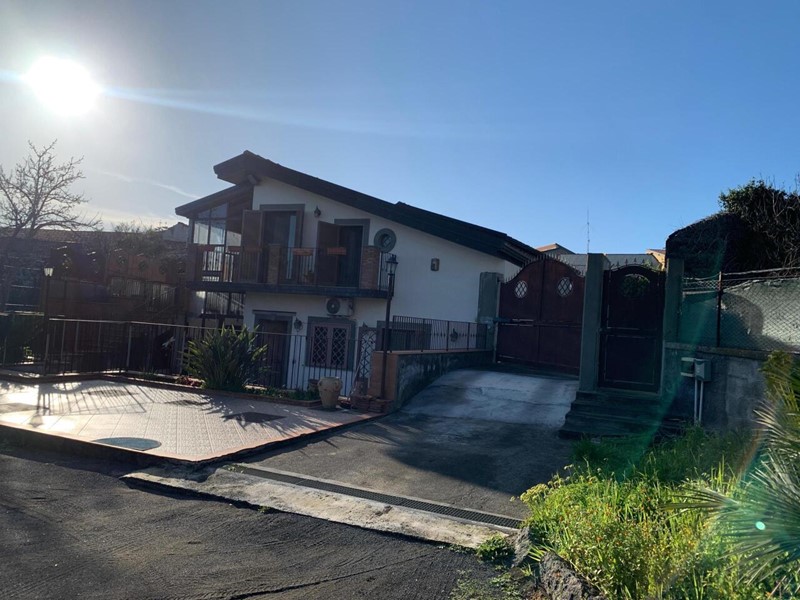 Villa in Vendita a Mascalucia, 219'000&euro;, 110 m²