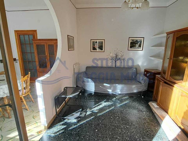 Trilocale in Vendita a Taggia, zona Arma Di Taggia, 199'000&euro;, 95 m²