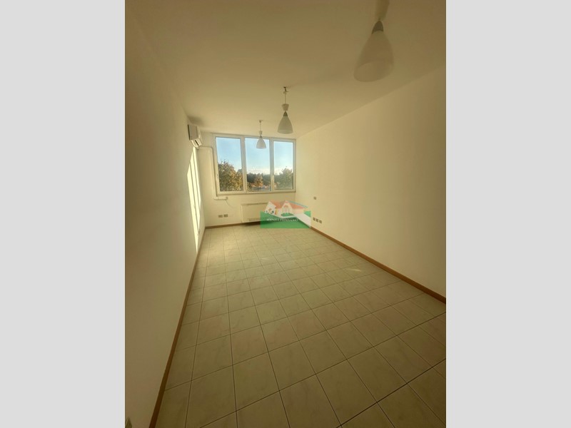 Trilocale in Vendita a Ravenna, 146'000&euro;, 85 m², con Box