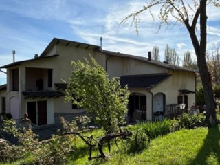 Villa in Vendita a Prignano sulla Secchia, zona Boschiva, 195'000&euro;, 280 m², con Box