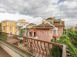 Appartamento in Affitto a Roma, 1'850&euro;, 187 m²