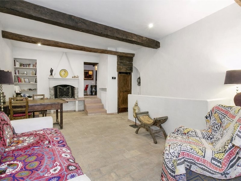 Bilocale in Vendita a Sutri, 110'000&euro;, 143 m²