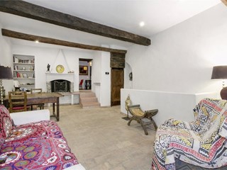 Bilocale in Vendita a Sutri, 110'000&euro;, 143 m²