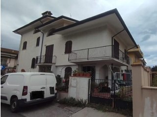 Appartamento in Vendita a Viareggio, 257'100&euro;, 209 m²