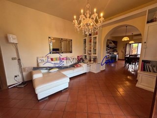 Quadrilocale in Vendita a Cascina, zona San Lorenzo Alle Corti, 257'000&euro;, 100 m², arredato