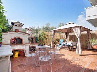 Villetta a schiera in Vendita a Massa, zona Marina di Massa, 270'000&euro;, 135 m², arredato