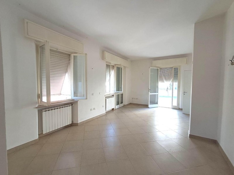 Appartamento in Affitto a Ponsacco, 950&euro;, 90 m², con Box