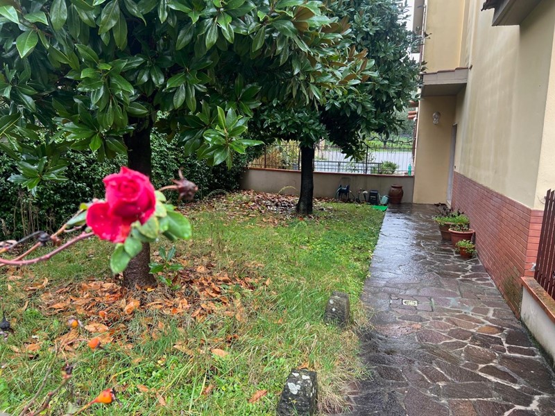 Appartamento in Vendita a Vinci, zona Sovigliana, 457'000&euro;, 200 m², con Box