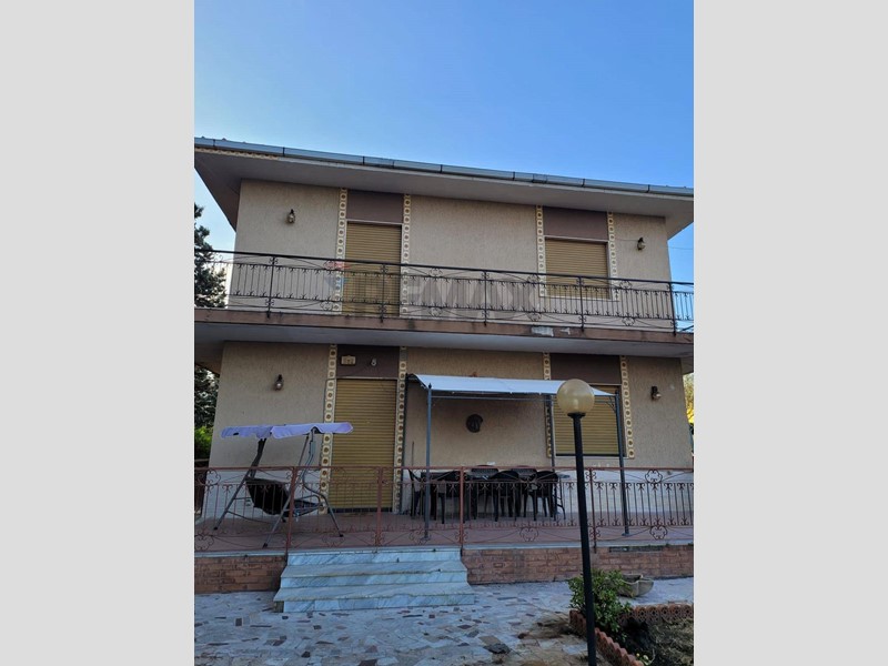 Appartamento in Vendita a Mascalucia, 100'000&euro;, 110 m²