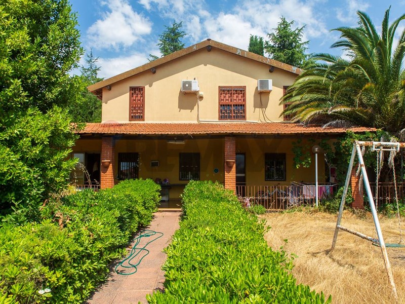 Casa Indipendente in Vendita a Trecastagni, 225'000&euro;, 165 m²