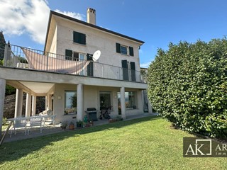Villa in Affitto a Massino Visconti, 2'700&euro;, 320 m²