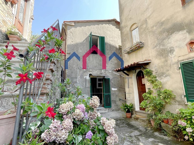 Casa Semi Indipendente in Vendita a Villa Basilica, 70'000&euro;, 198 m²