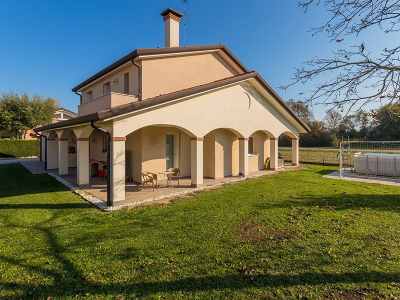 Villa in Vendita a Quarto d'Altino, 560'000&euro;, 210 m²