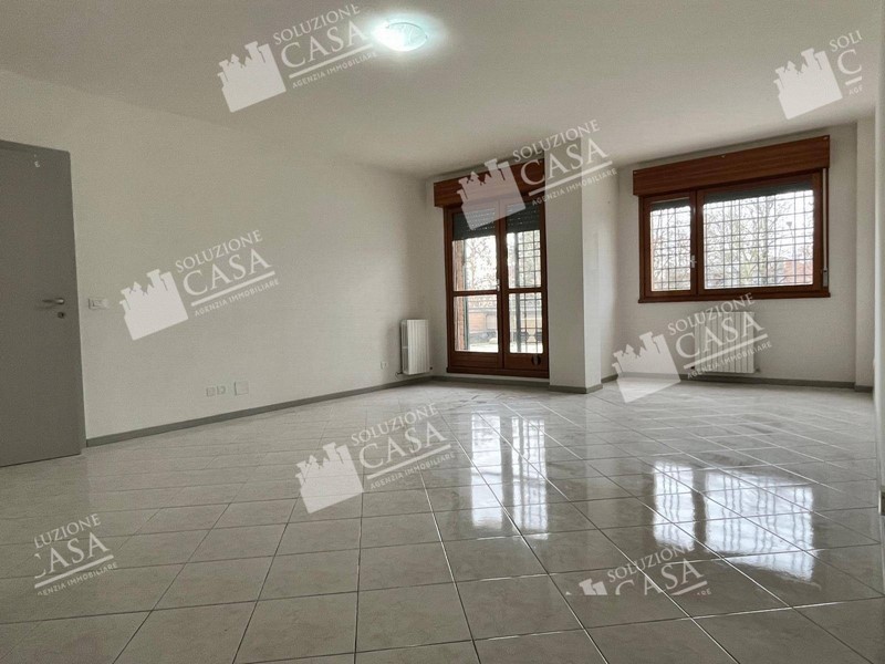 Quadrilocale in Vendita a Cento, 139 m²