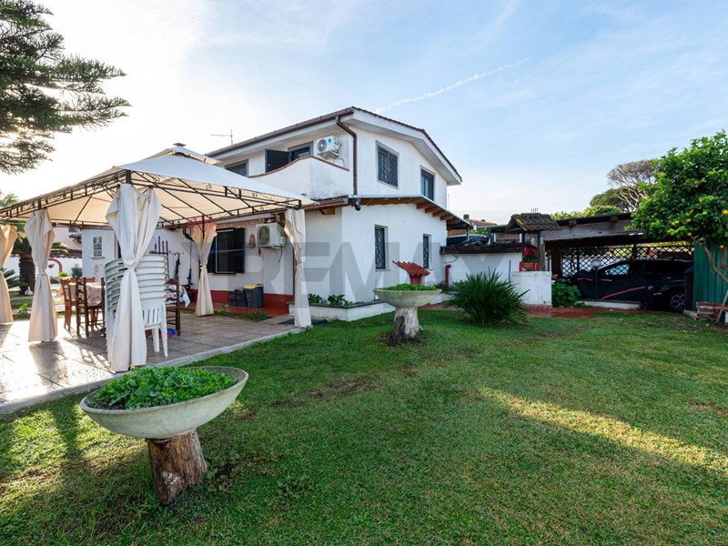 Villa in Vendita a Roma, 695'000&euro;, 260 m²