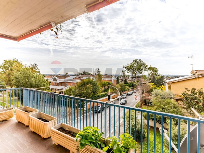 Trilocale in Vendita a Roma, 249'000&euro;, 97 m²